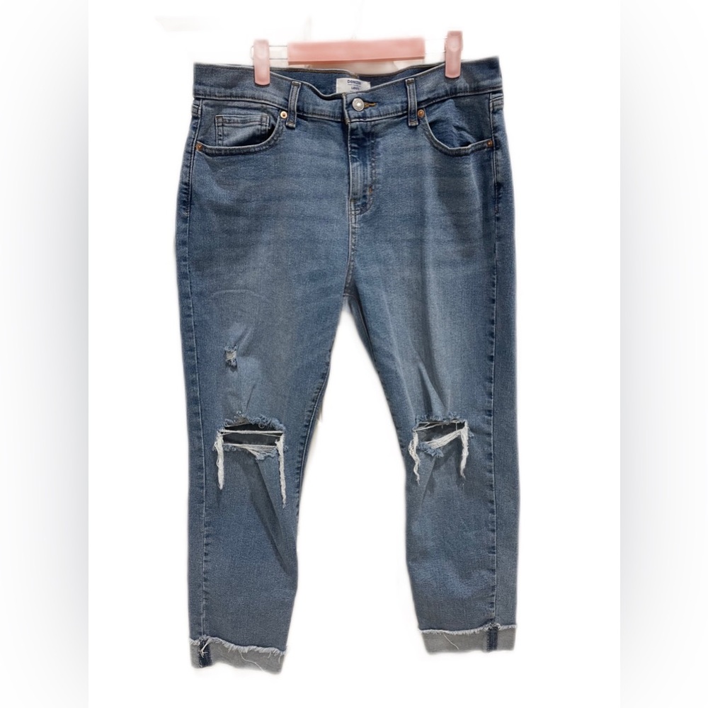 DENIZEN FROM LEVI'S BOYFRIEND Mid Rise Distressed Cropped Denim